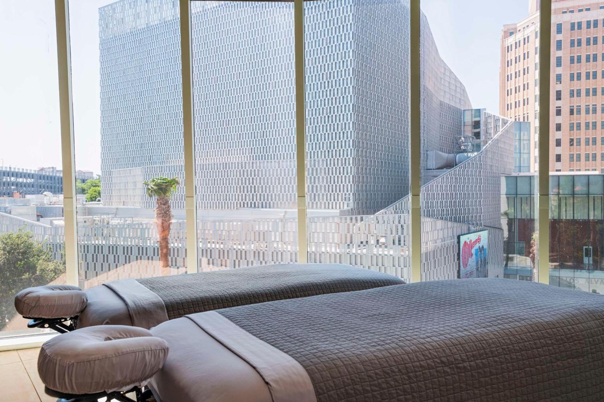 Thompson - Riverwalk, By Hyatt Hotel 5*
