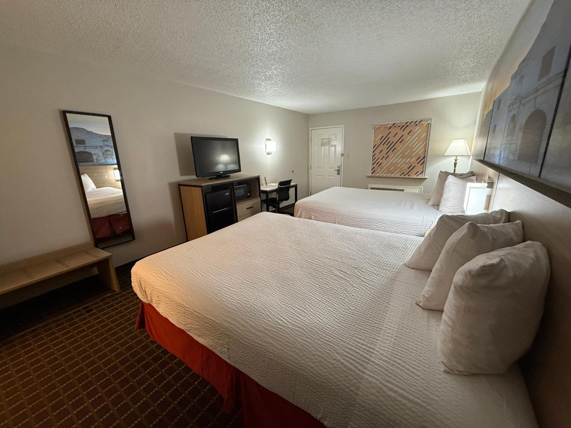 Days By Wyndham Interstate Hwy 35 North Hotel 2*