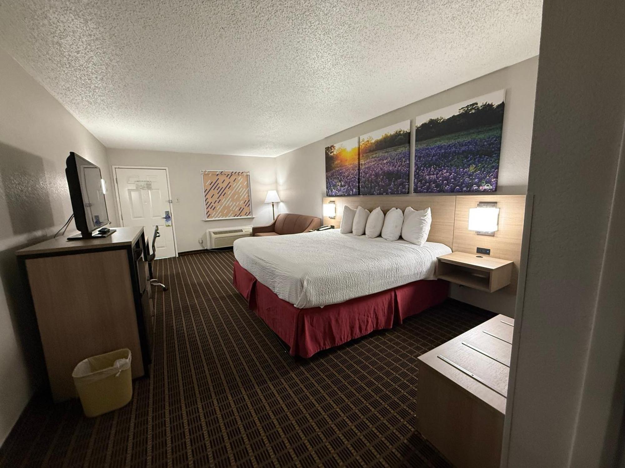 Days By Wyndham Interstate Hwy 35 North Hotel 2*