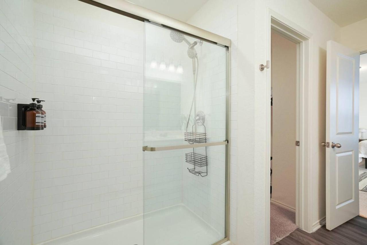 Rare Find Sleeps 13 Family Fun * San Antonio