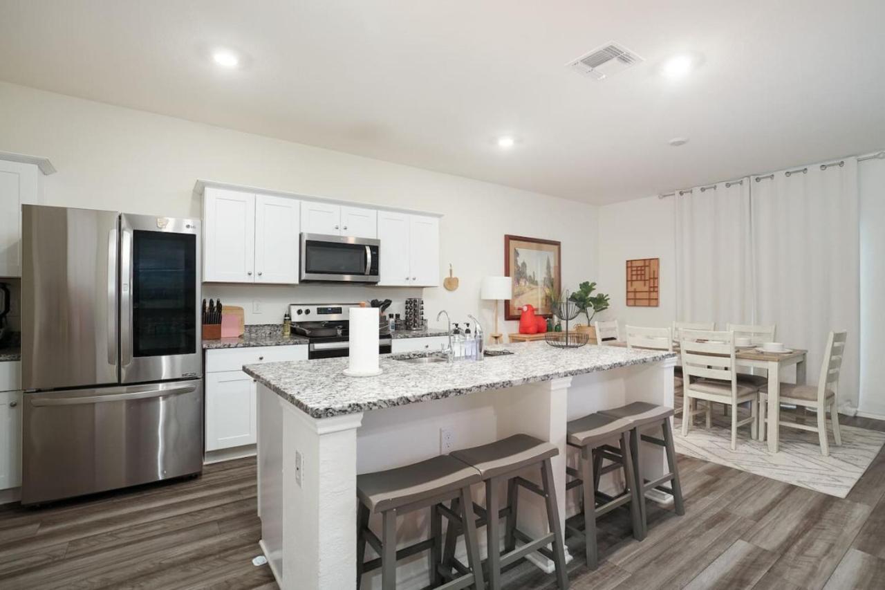 Rare Find Sleeps 13 Family Fun * San Antonio