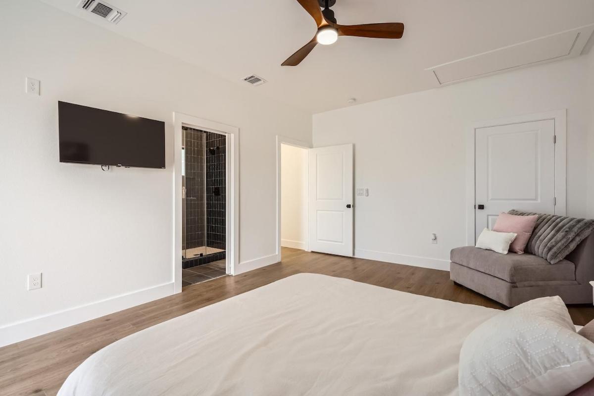 Holiday home Rooftop Views, Riverwalk & Downtown *