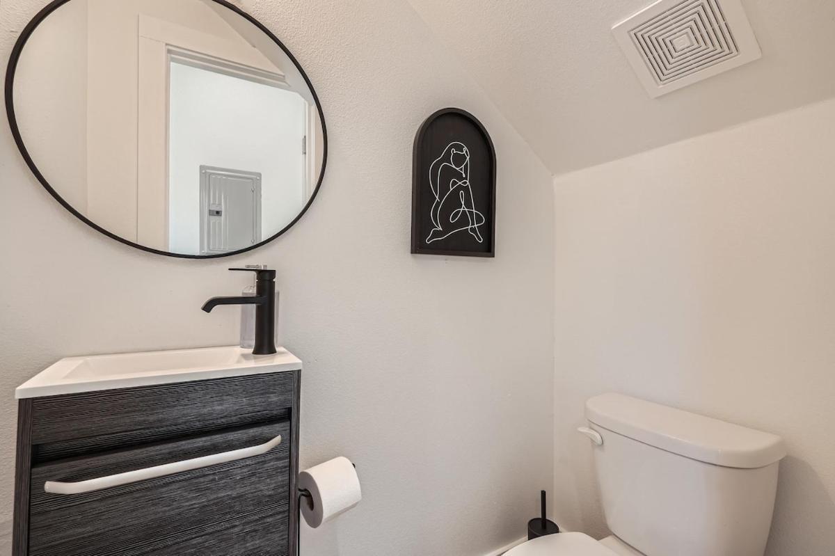 Rooftop Views, Riverwalk & Downtown Holiday home *