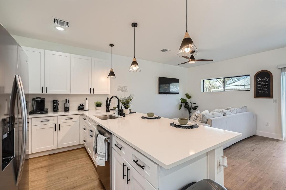 Rooftop Views, Riverwalk & Downtown Holiday home
