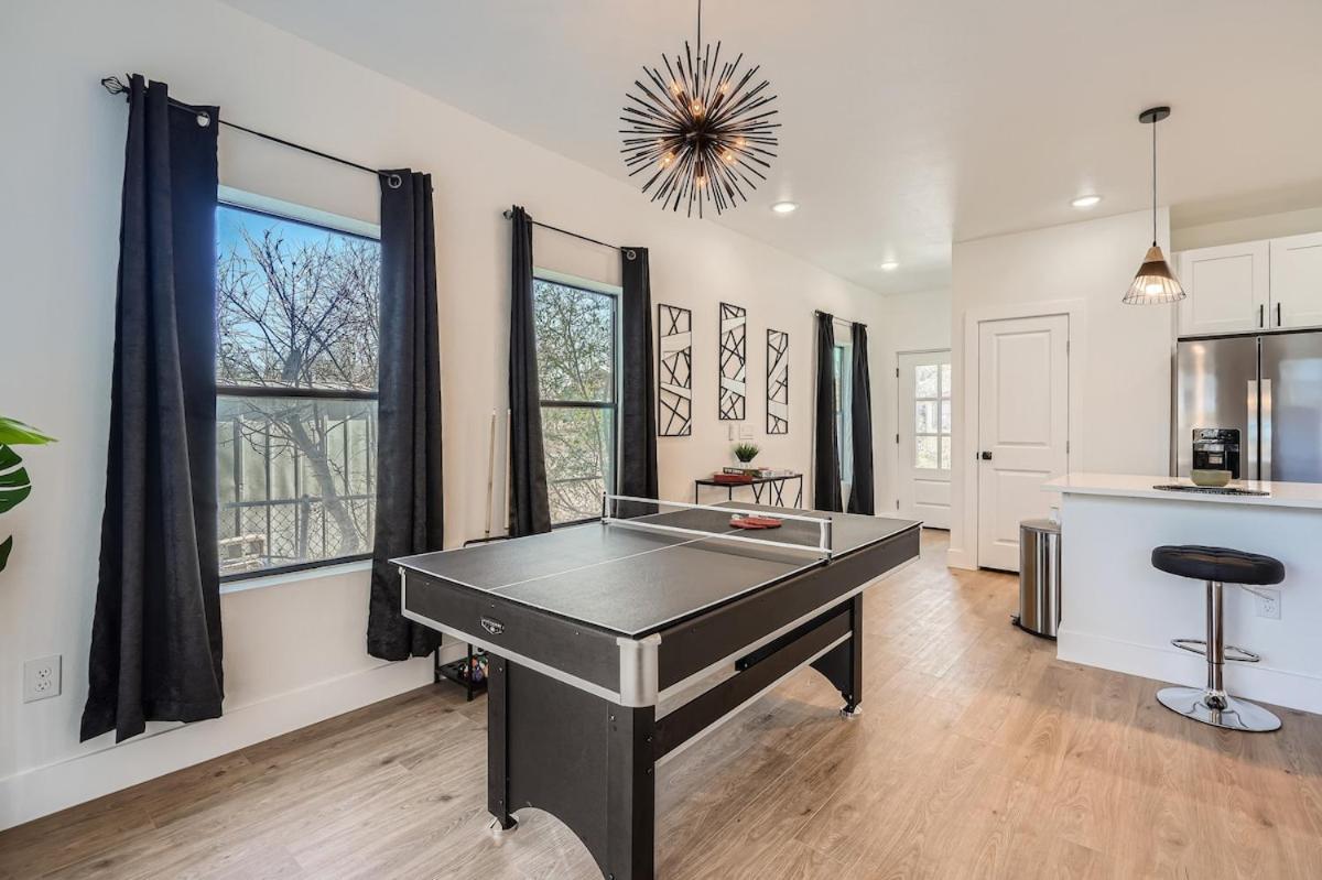 Rooftop Views, Riverwalk & Downtown Holiday home *