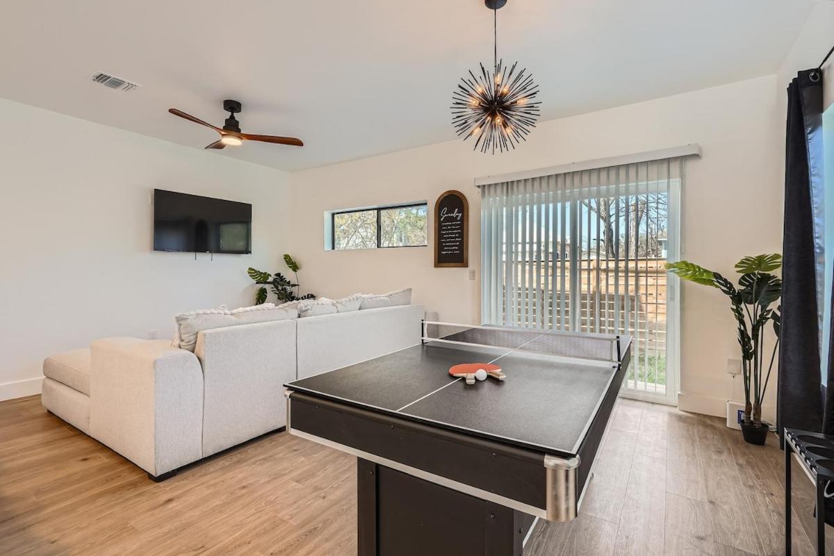 Rooftop Views, Riverwalk & Downtown Holiday home