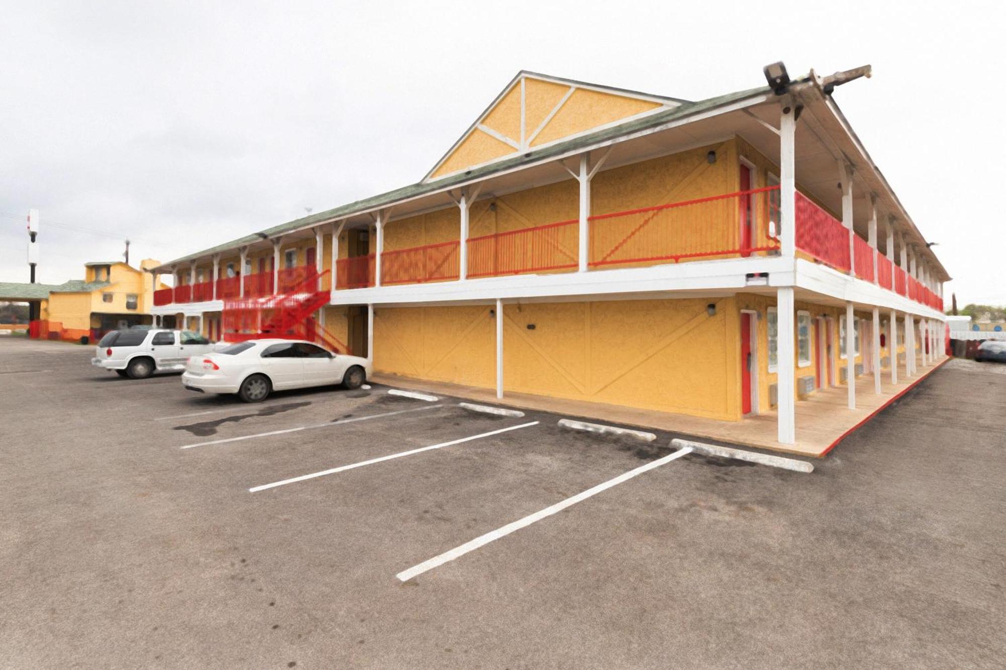 Hotel Oyo Lackland Near Seaworld