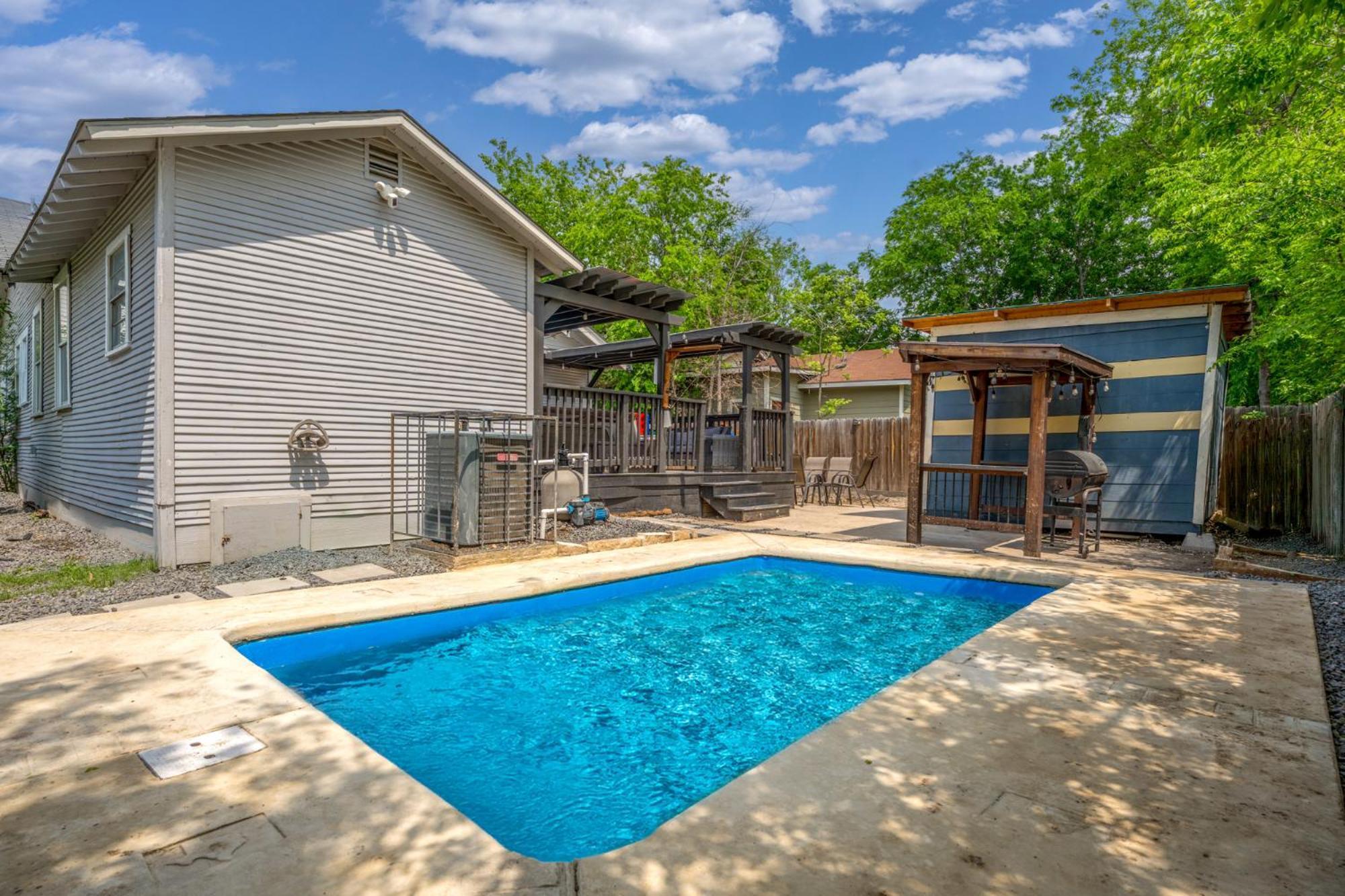 Holiday home Charming Downtown Sa With Pool And Hot Tub San Antonio