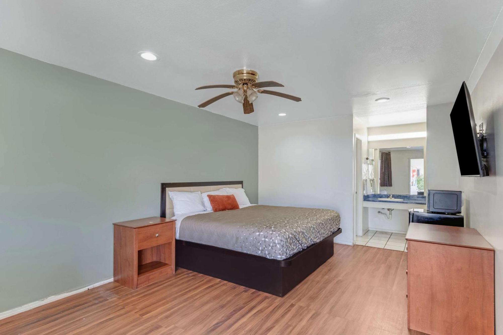 Americas Value Downtown Riverwalk Motel San Antonio