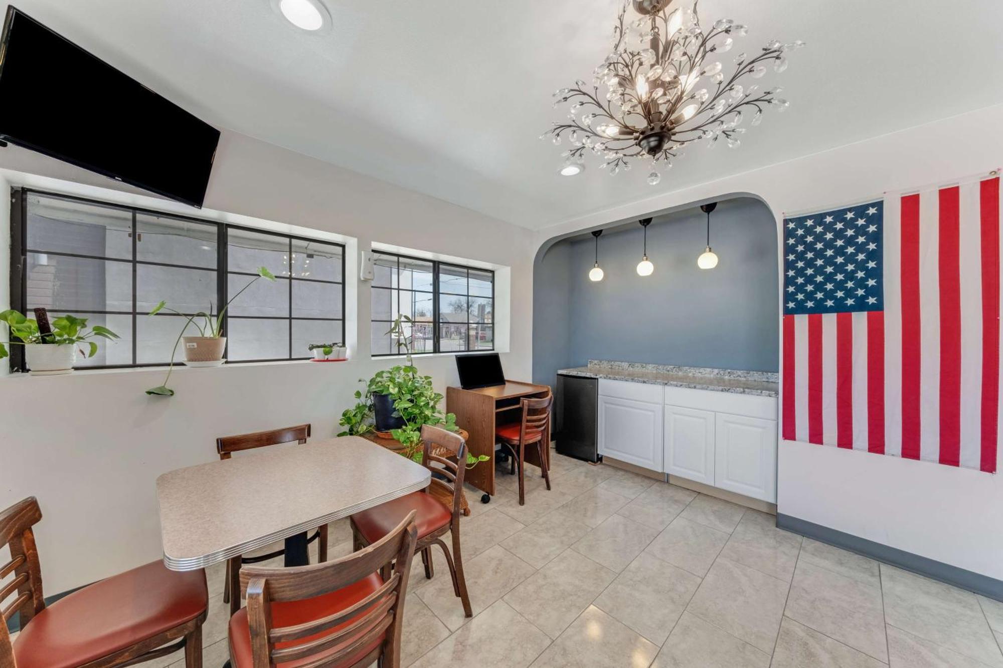 Americas Value Downtown Riverwalk 3*