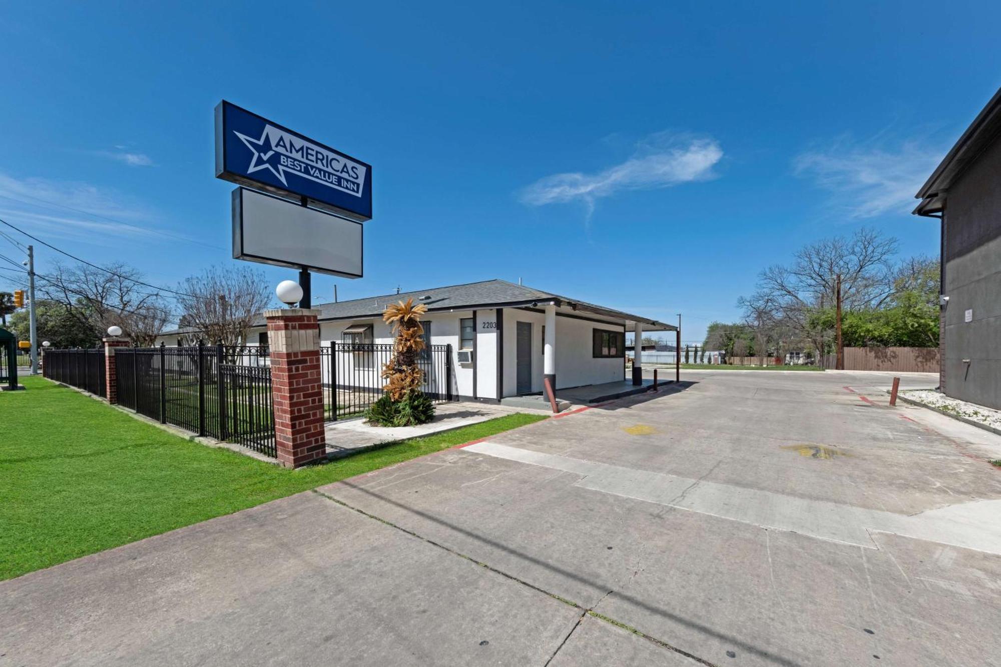 Motel Americas Value Downtown Riverwalk