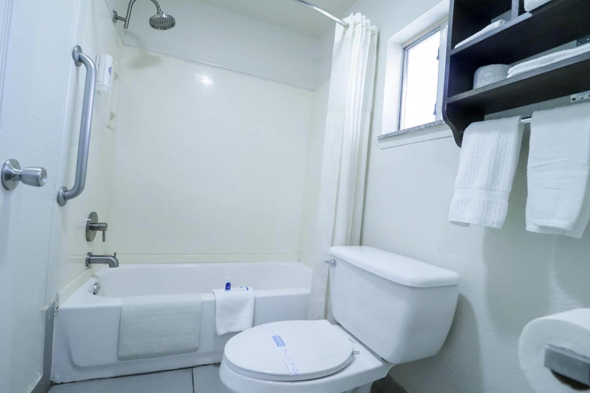 Rodeway Lackland Afb - Seaworld 2*