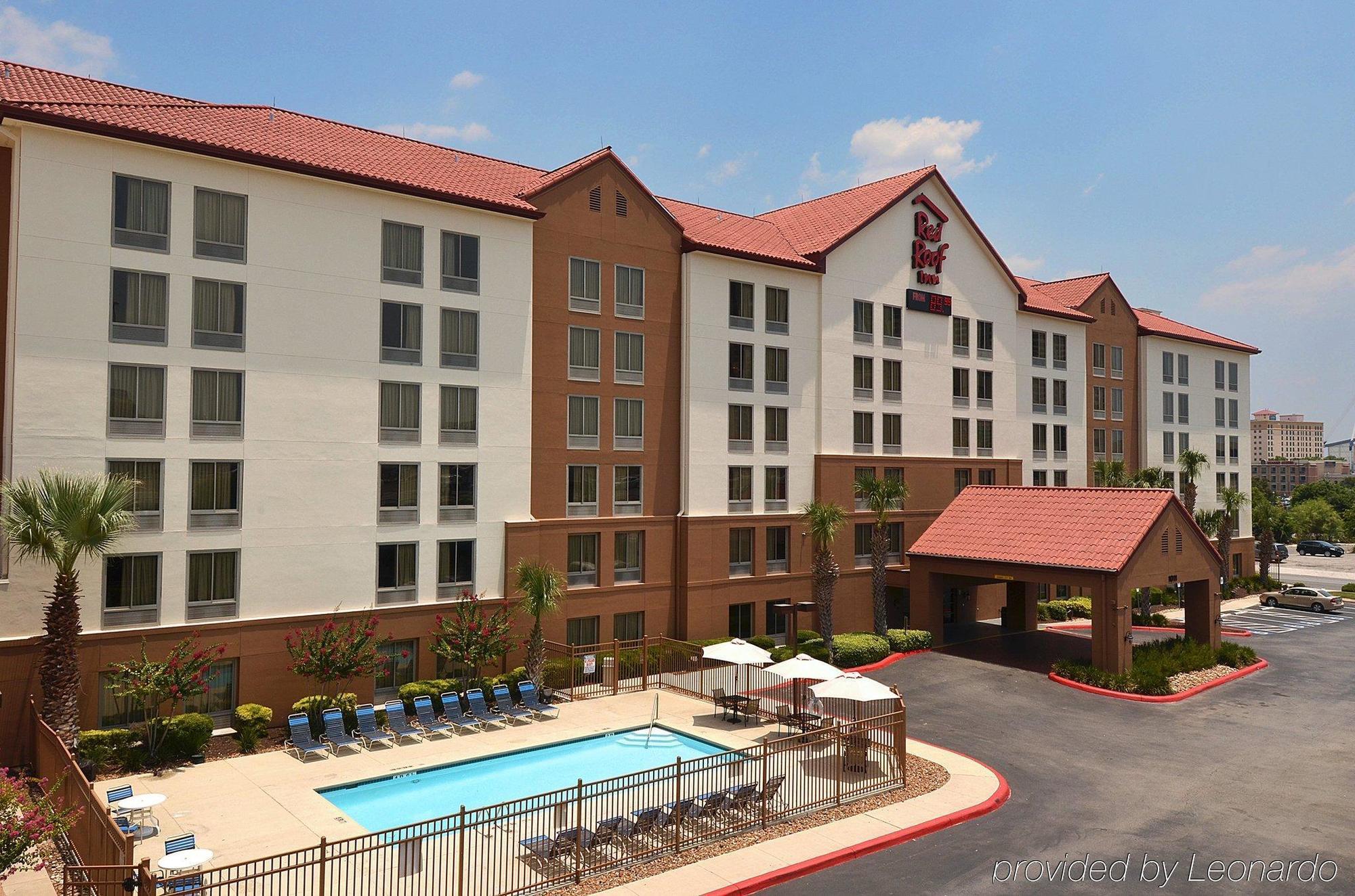Red Roof Plus+ Downtown - Riverwalk 3*