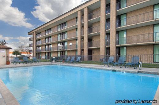 Pear Tree Northeast Hotel San Antonio