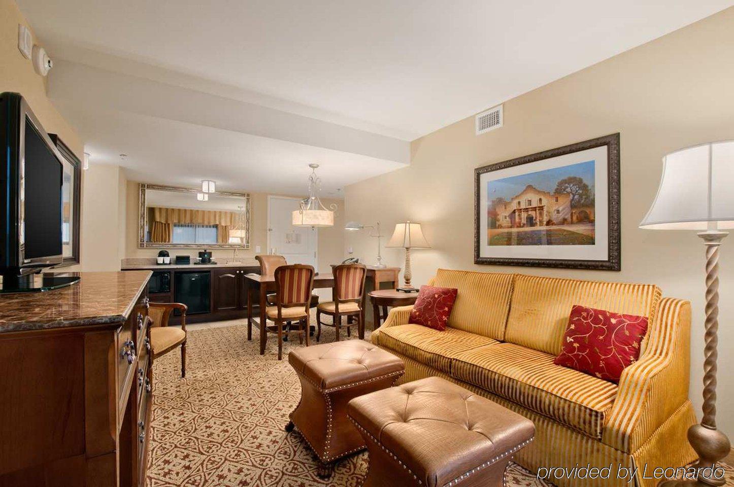Embassy Riverwalk-downtown Hotel 4*