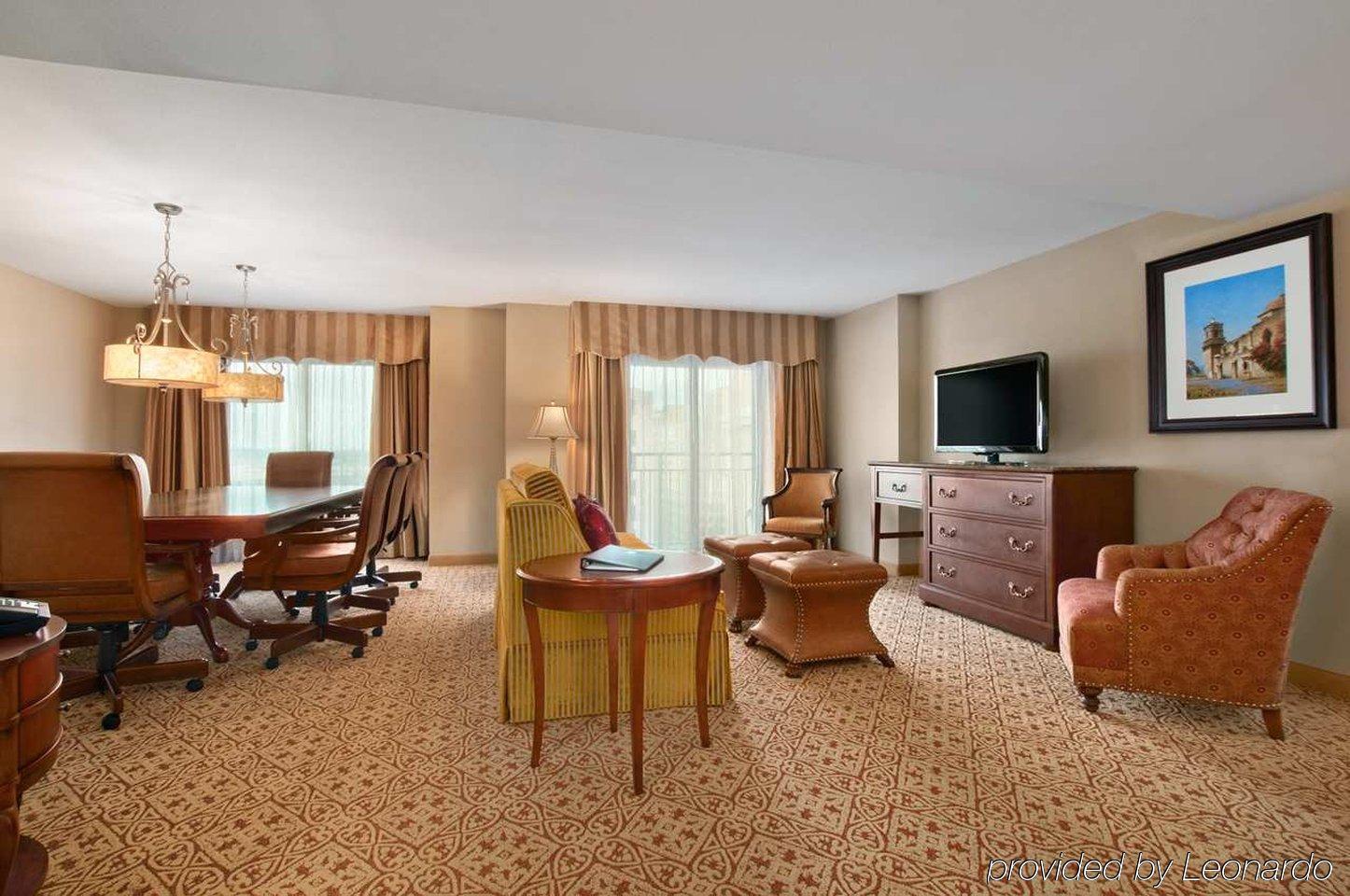 Hotel Embassy Riverwalk-downtown 4*