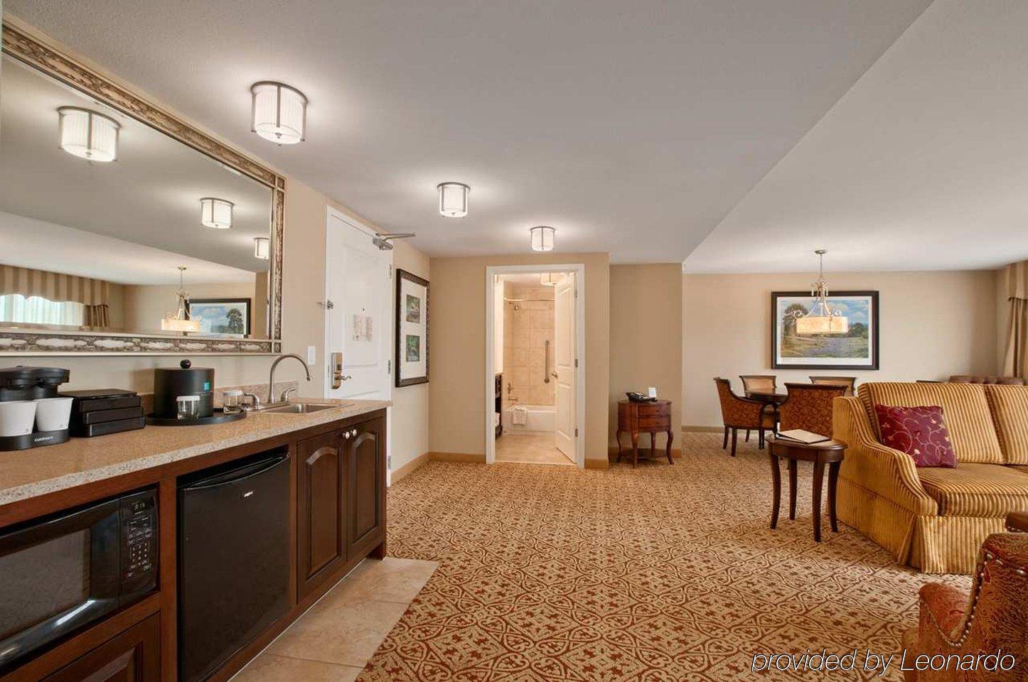 Hotel Embassy Riverwalk-downtown 4*