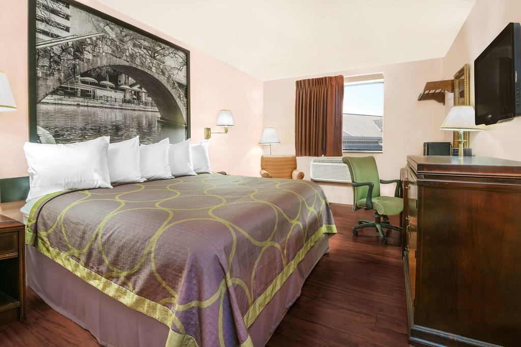 Super 8 By Wyndham San Antonio/i-35 North San Antonio