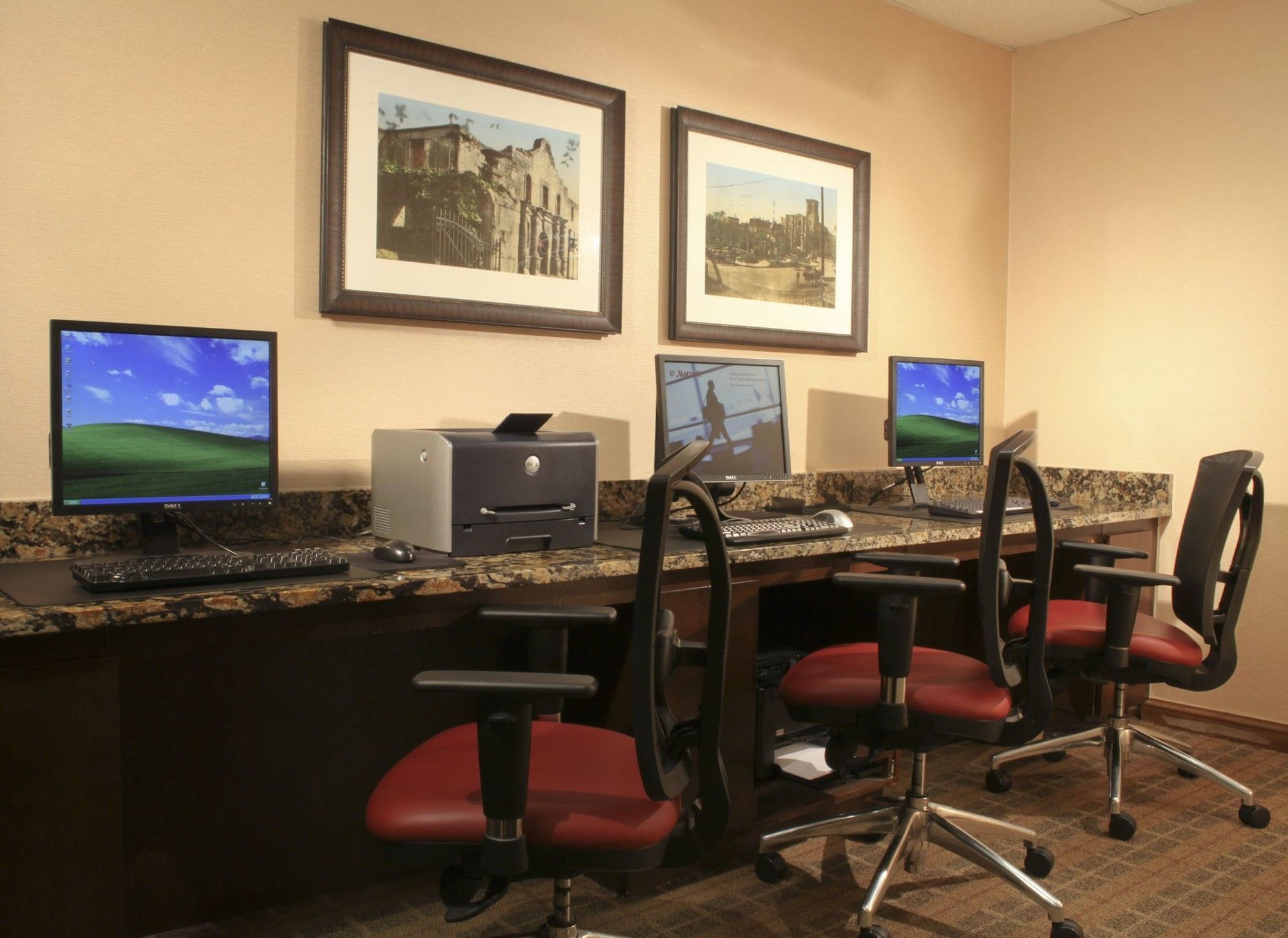 Hotel Marriott Plaza 4*