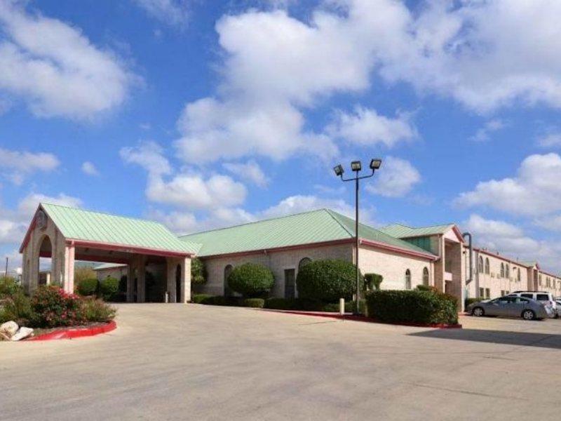 Hotel Surestay By Western Fiesta 3*