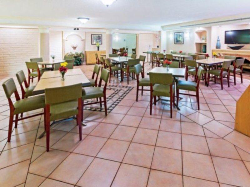 Hotel Super 8 By Wyndham Near Seaworld Ingram Park 3*