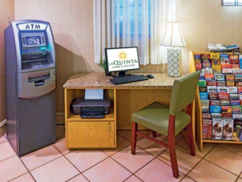 Hotel Super 8 By Wyndham Near Seaworld Ingram Park 3*
