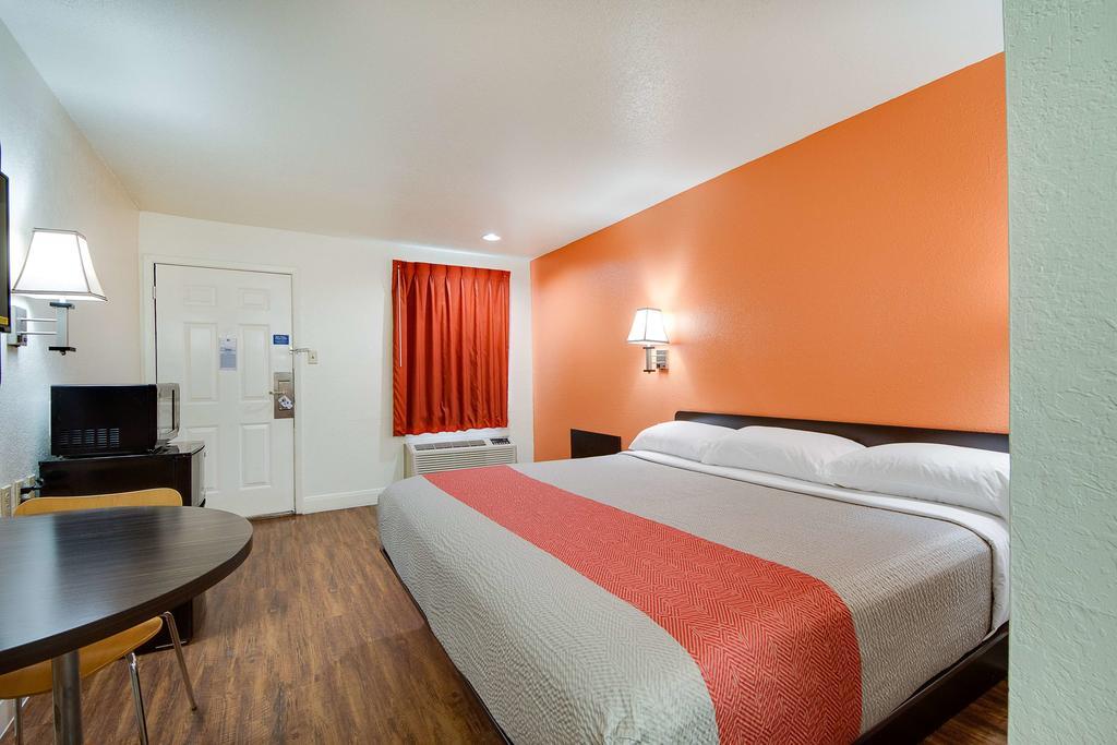 Americas Value Hotel 2*