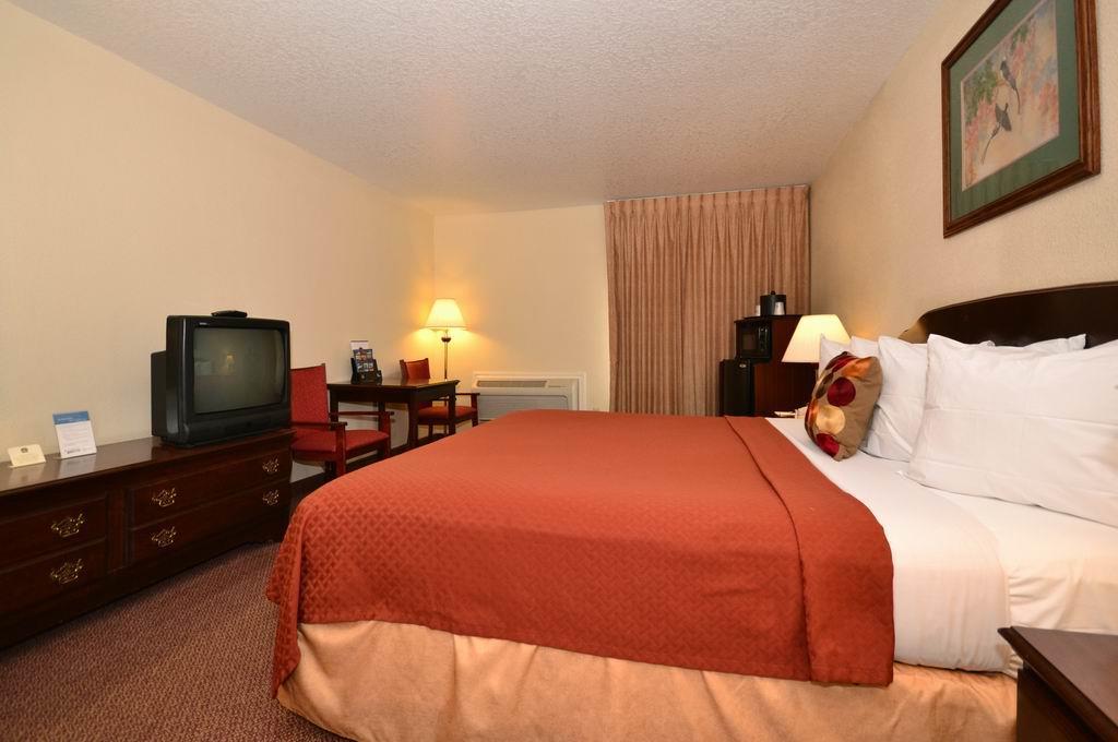 Hotel Surestay By Western Fiesta 3*