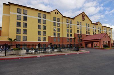 Red Roof Plus+ Downtown - Riverwalk Hotel San Antonio