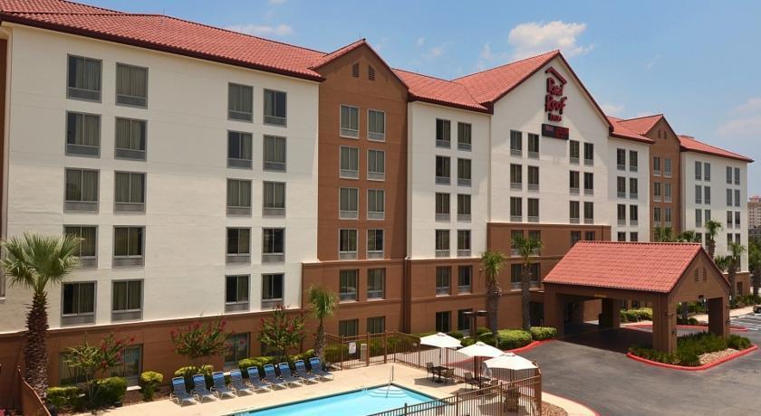 Red Roof Plus+ Downtown - Riverwalk San Antonio
