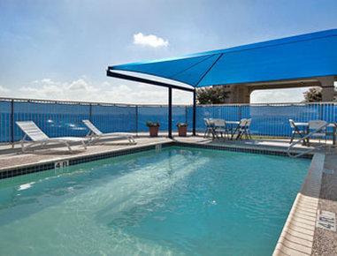 Hotel Surestay By Western Airport 3*