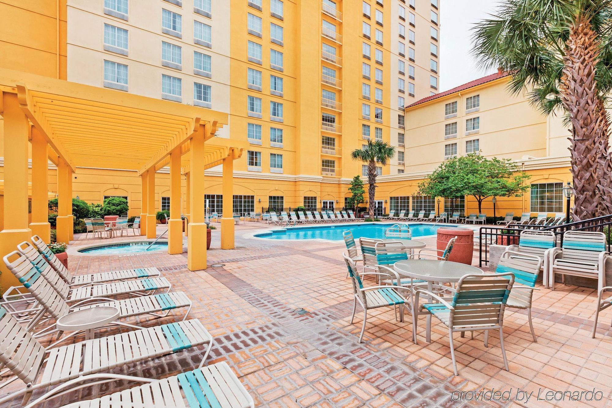 La Quinta & By Wyndham Riverwalk Hotel