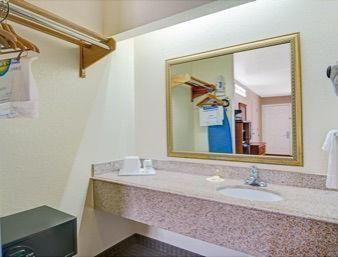 Days By Wyndham Southeast Frost Bank Center 2* San Antonio