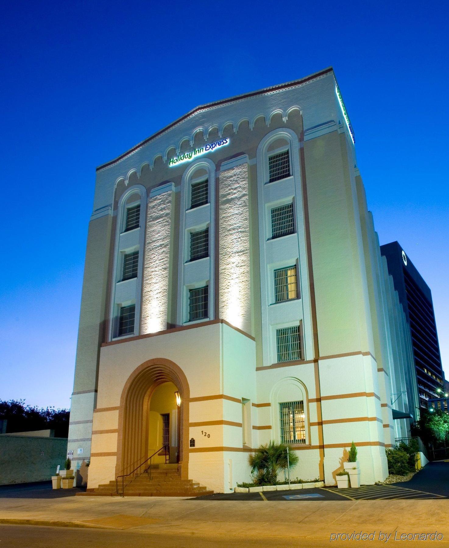 Hotel Express North Riverwalk Area By Ihg