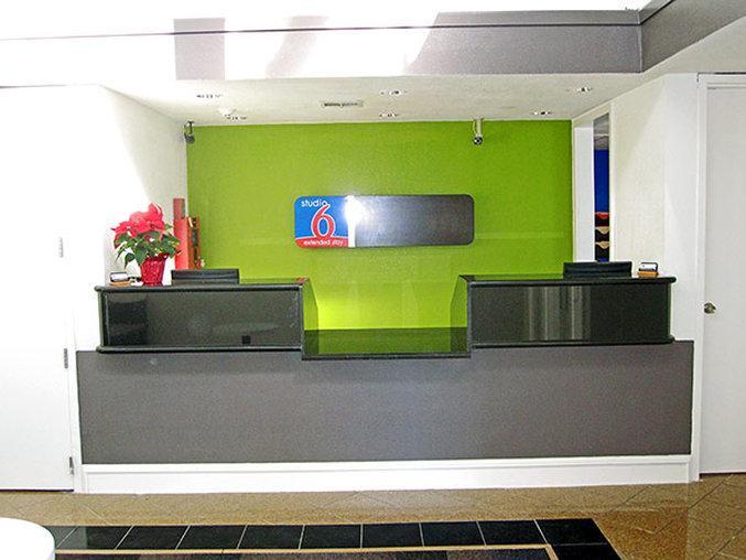 Hotel 6-san Antonio, Tx - Airport 2*