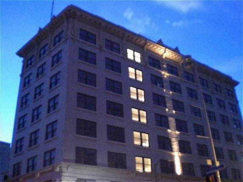 Gibbs Downtown Riverwalk Hotel 4*
