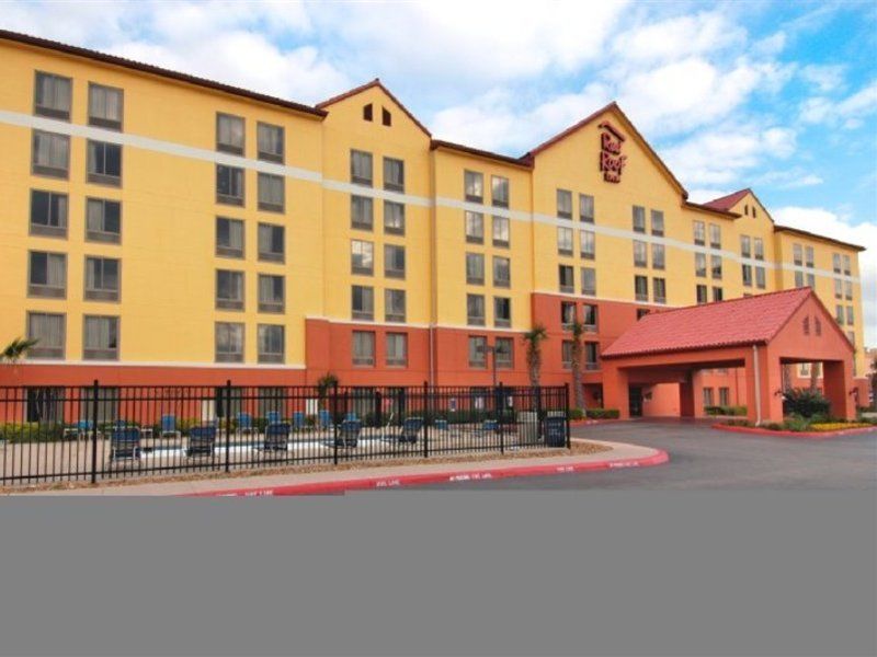 Red Roof Plus+ Downtown - Riverwalk Hotel 3*