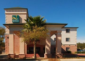 Hotel Quality & Northwoods 3*