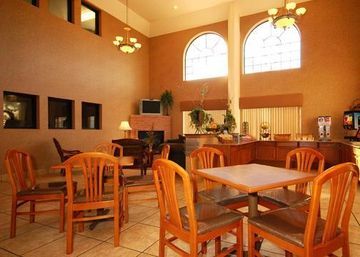Quality & Northwoods Hotel