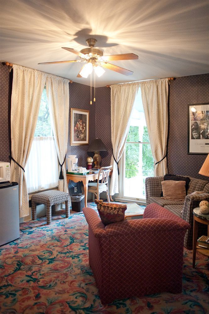 Arbor House Hotel