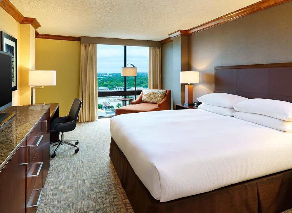 Hotel Aloft Airport 3*