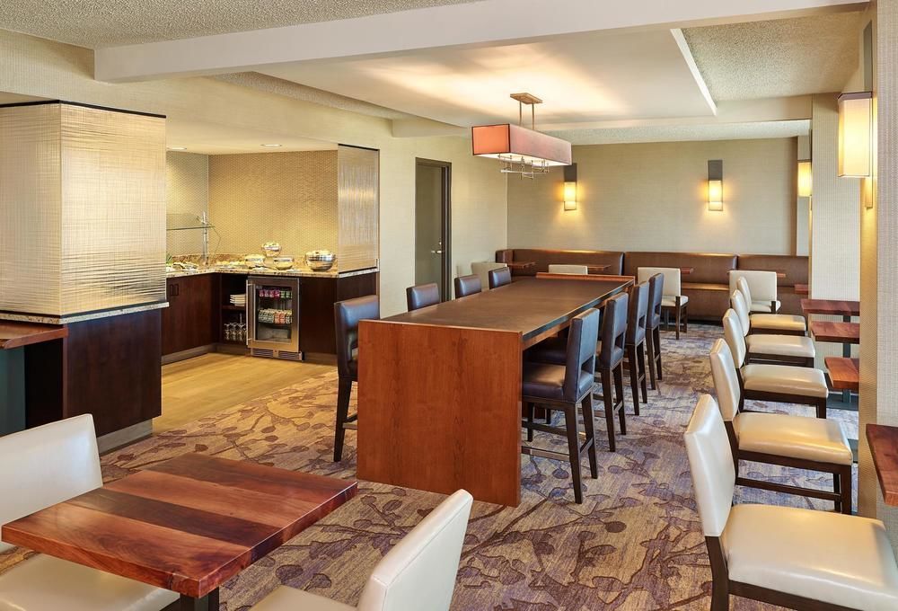 Hotel Aloft Airport
