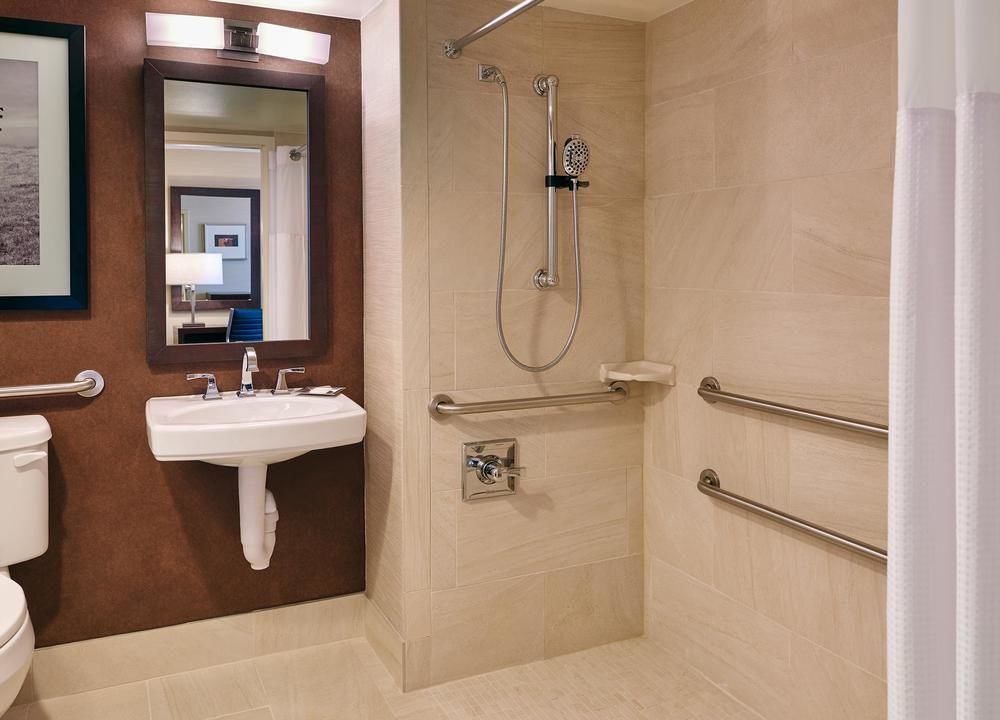 Aloft Airport Hotel 3*