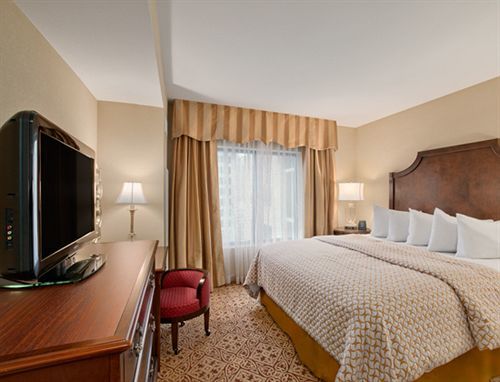 Hotel Embassy Riverwalk-downtown 4*
