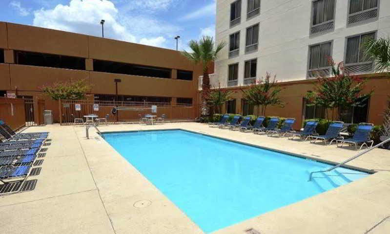 Hotel Red Roof Plus+ Downtown - Riverwalk 3*