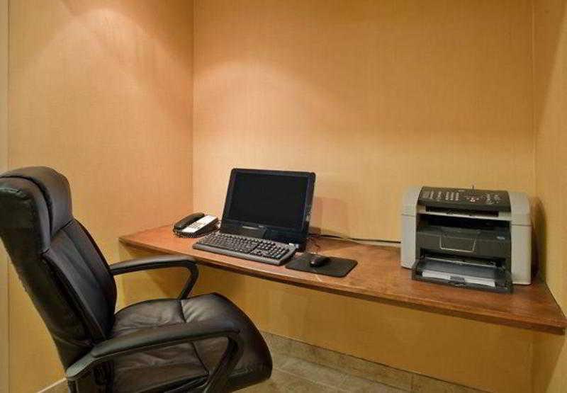 Hotel Fairfield & By Marriott Downtown/market Square 3*