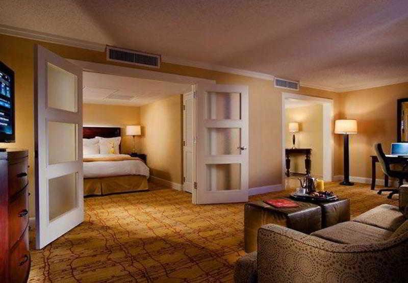 Marriott Riverwalk Hotel