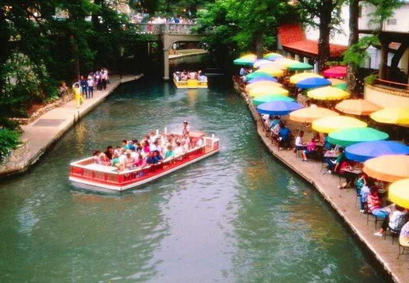 Marriott Riverwalk Hotel