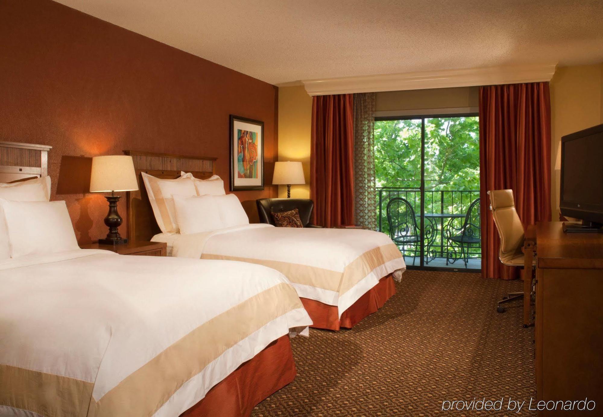 Hotel Marriott Plaza 4*