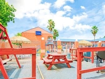 Econo & Near Lackland Afb Hotel
